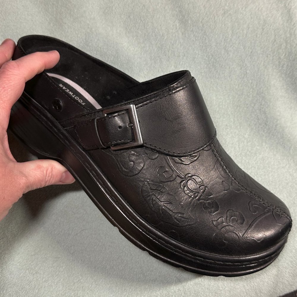 Klogs Footwear Austin, 10 Wide, Black Flower Tool